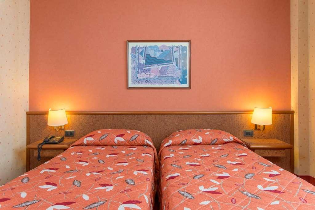 Meditur Hotel Pomezia Bilik gambar
