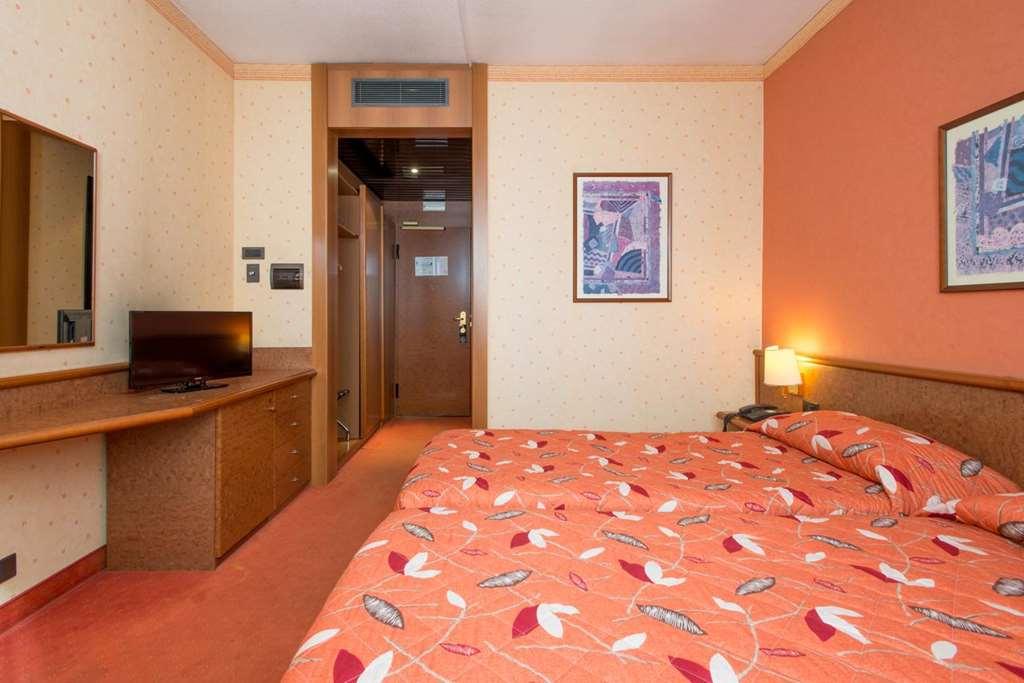 Meditur Hotel Pomezia Bilik gambar