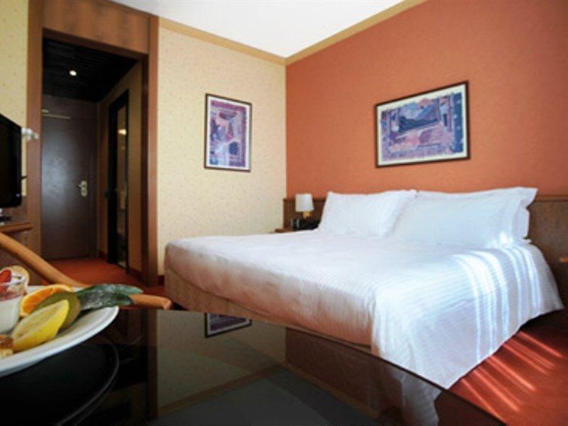 Meditur Hotel Pomezia Luaran gambar