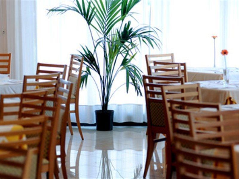Meditur Hotel Pomezia Luaran gambar