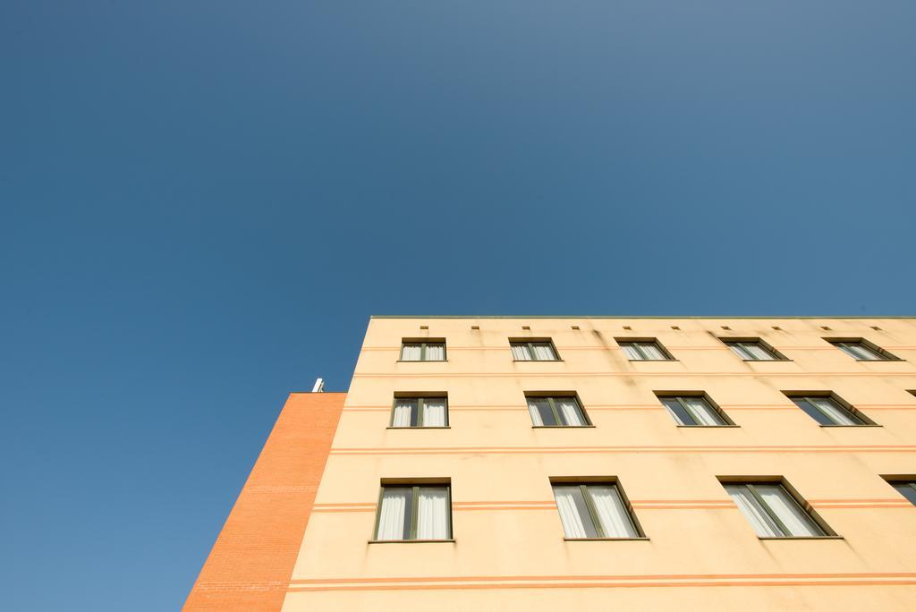 Meditur Hotel Pomezia Luaran gambar