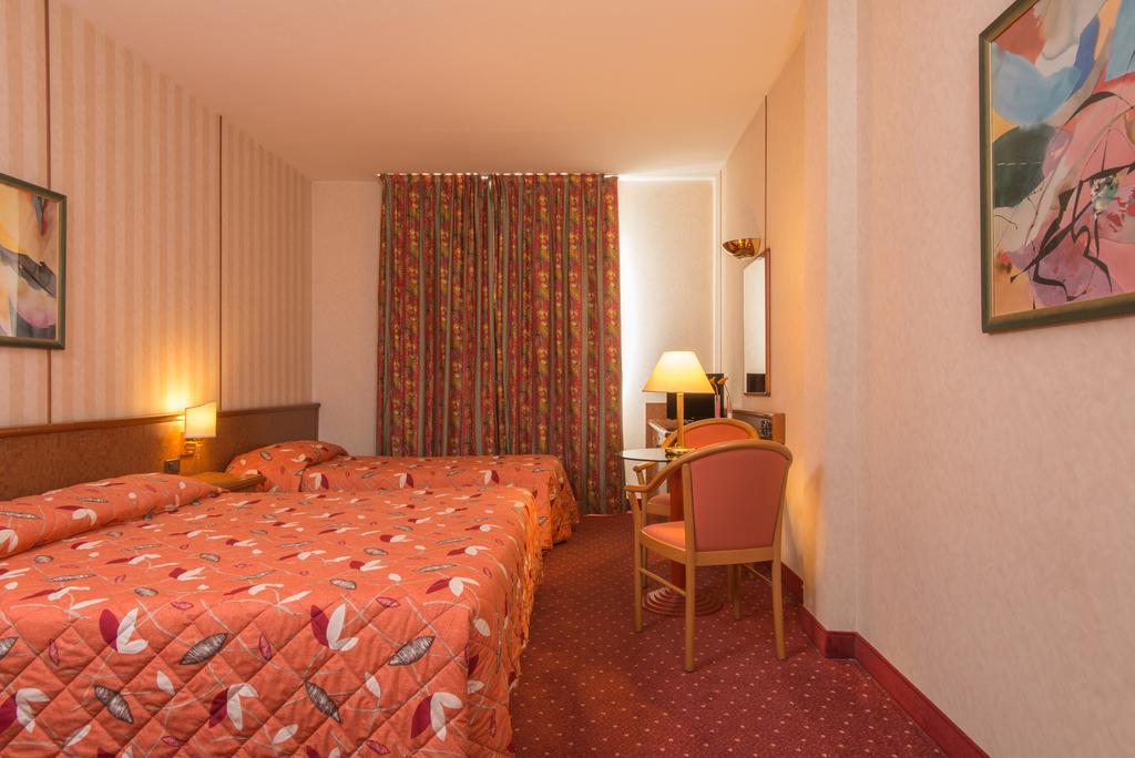 Meditur Hotel Pomezia Luaran gambar