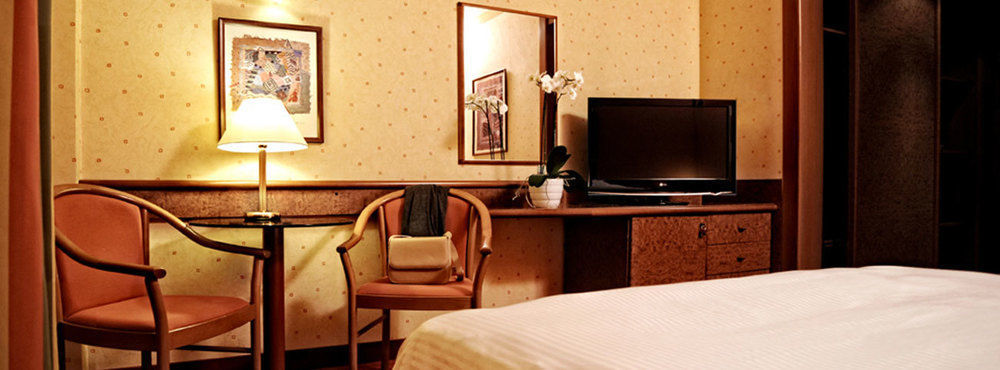 Meditur Hotel Pomezia Luaran gambar