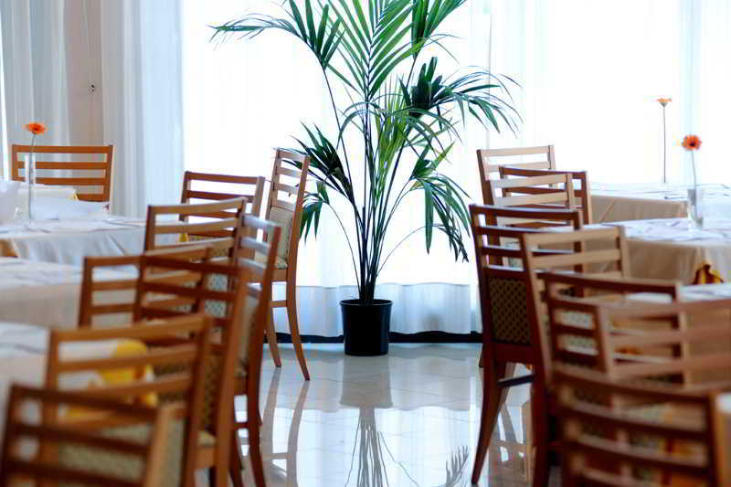 Meditur Hotel Pomezia Restoran gambar